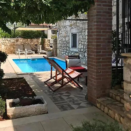 Stunning In Πόρετς